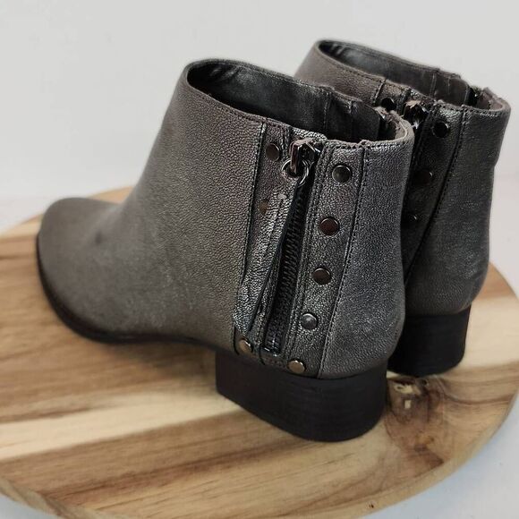 Vince Camuto Catile Pewter Gunmetal Leather Side Zip Ankle Booties Size 8 M - Picture 5 of 13